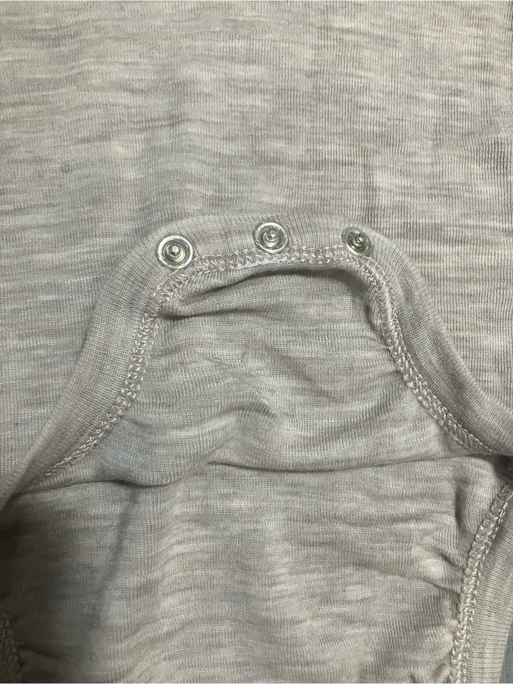 H&M 100% Wool Baby Bodysuit – 2–4M – Oatmeal – Like New - Picture 4 of 10